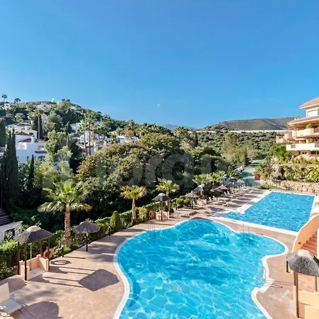 Luxury 2 Bedroom Apartment, Close To The Sea And The Golf Course, Aloha Hills Club Apartment