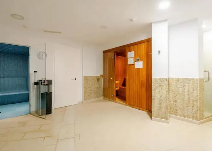 Luxury 2 Bedroom Apartment, Close To The Sea And The Golf Course, Aloha Hills Club Apartament Marbella