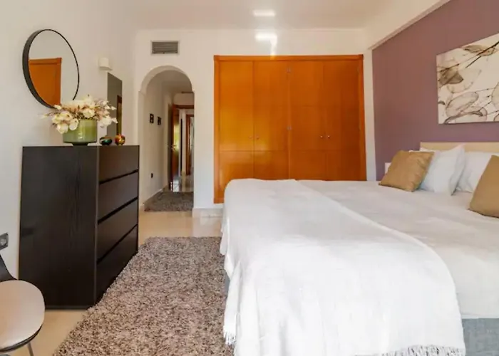 Luxury 2 Bedroom Apartment, Close To The Sea And The Golf Course, Aloha Hills Club Apartament Marbella