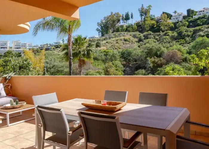 Luxury 2 Bedroom Apartment, Close To The Sea And The Golf Course, Aloha Hills Club Lejlighed