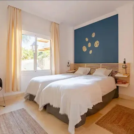 Apartment Luxury 2 Bedroom Apartment, Close To The Sea And The Golf Course, Aloha Hills Club *