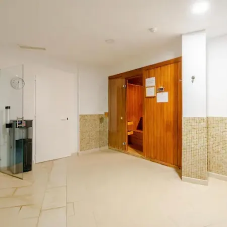 Luxury 2 Bedroom Apartment, Close To The Sea And The Golf Course, Aloha Hills Club Appartement Marbella