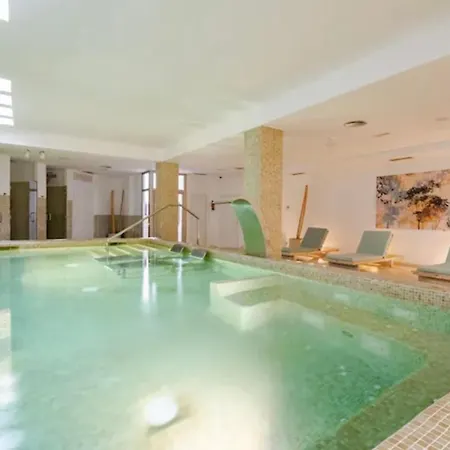 Luxury 2 Bedroom Apartment, Close To The Sea And The Golf Course, Aloha Hills Club *