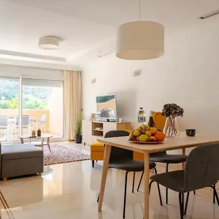 Luxury 2 Bedroom Apartment, Close To The Sea And The Golf Course, Aloha Hills Club Marbella
