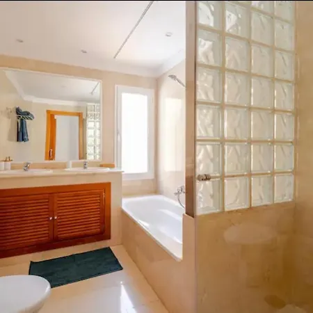 Luxury 2 Bedroom Apartment, Close To The Sea And The Golf Course, Aloha Hills Club