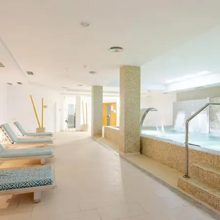 Luxury 2 Bedroom Apartment, Close To The Sea And The Golf Course, Aloha Hills Club Apartment *