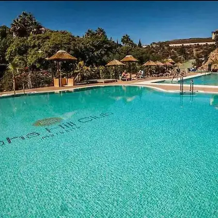 Apartment Luxury 2 Bedroom Apartment, Close To The Sea And The Golf Course, Aloha Hills Club *