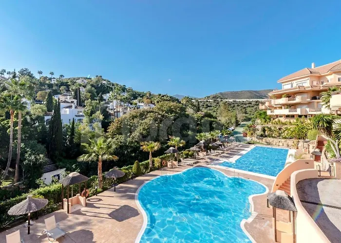 Luxury 2 Bedroom Apartment, Close To The Sea And The Golf Course, Aloha Hills Club Apartment