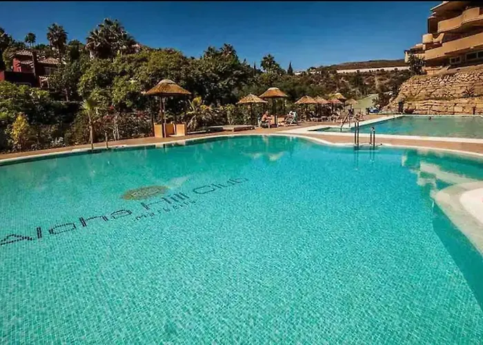 Apartment Luxury 2 Bedroom Apartment, Close To The Sea And The Golf Course, Aloha Hills Club *
