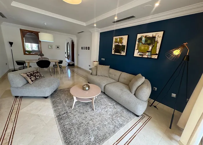 Luxury 2 Bedroom Apartment, Close To The Sea And The Golf Course, Aloha Hills Club