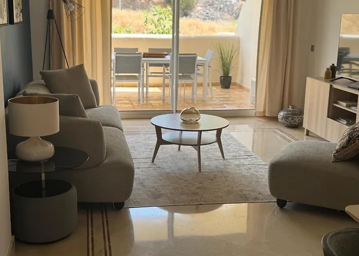 Luxury 2 Bedroom Apartment, Close To The Sea And The Golf Course, Aloha Hills Club *