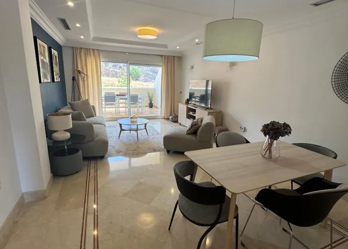 Luxury 2 Bedroom Apartment, Close To The Sea And The Golf Course, Aloha Hills Club * Марбелья